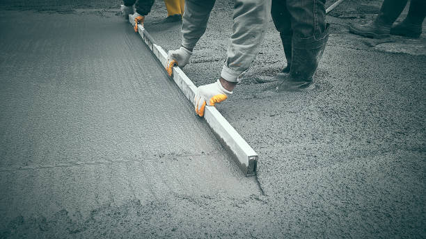 Best Local Concrete Companies  in Weatherby Lake, MO